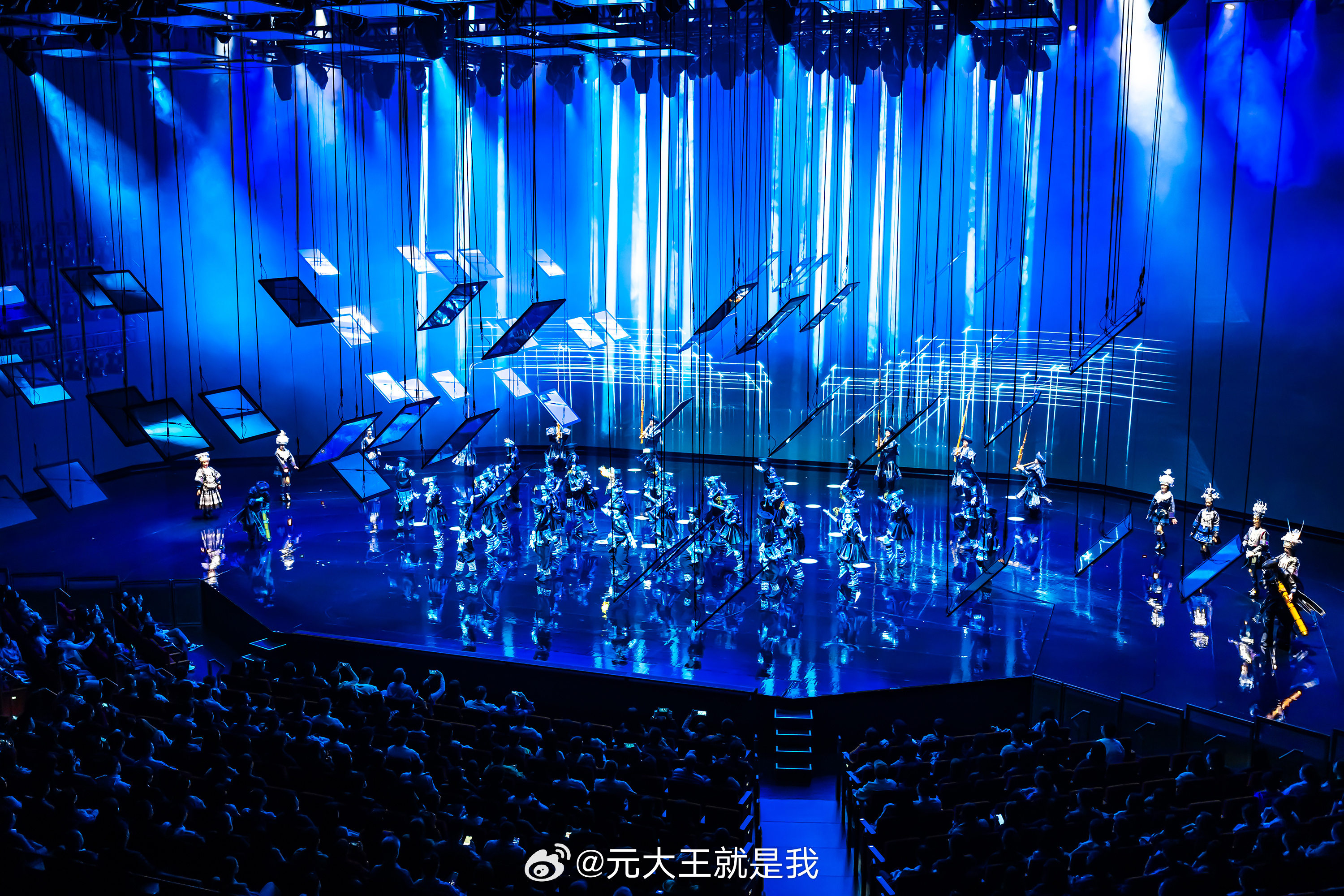 2046,新澳门正版免费资本车—未来娱乐与投资的革新者2025年正版资料免费大全