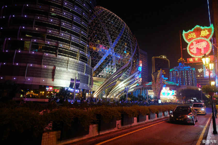 探秘新澳门街,夜幕下的繁华与车流新澳门街晚上开几号车啊视频讲解